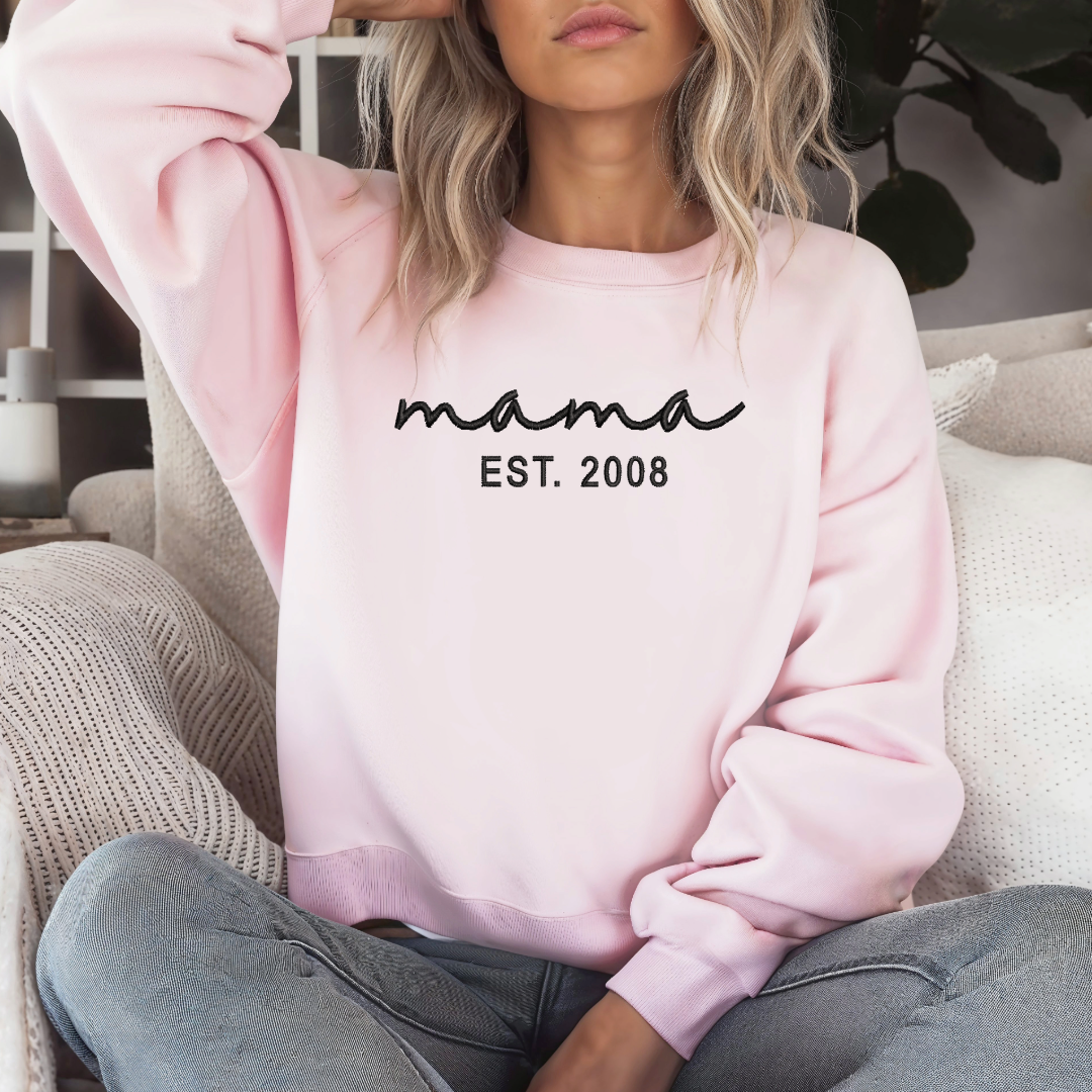 Motherhood Chic : Sweat-shirts brodés Mama Script - Poitrine complète