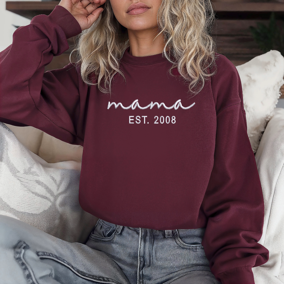 Motherhood Chic : Sweat-shirts brodés Mama Script - Poitrine complète