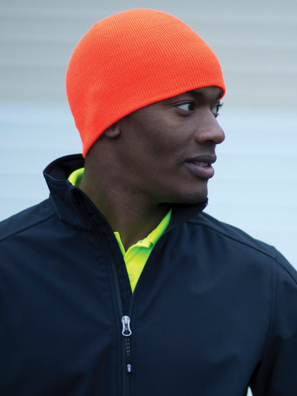 Sur mesure pour vous : broderie personnalisée sur une casquette en tricot de tous les jours